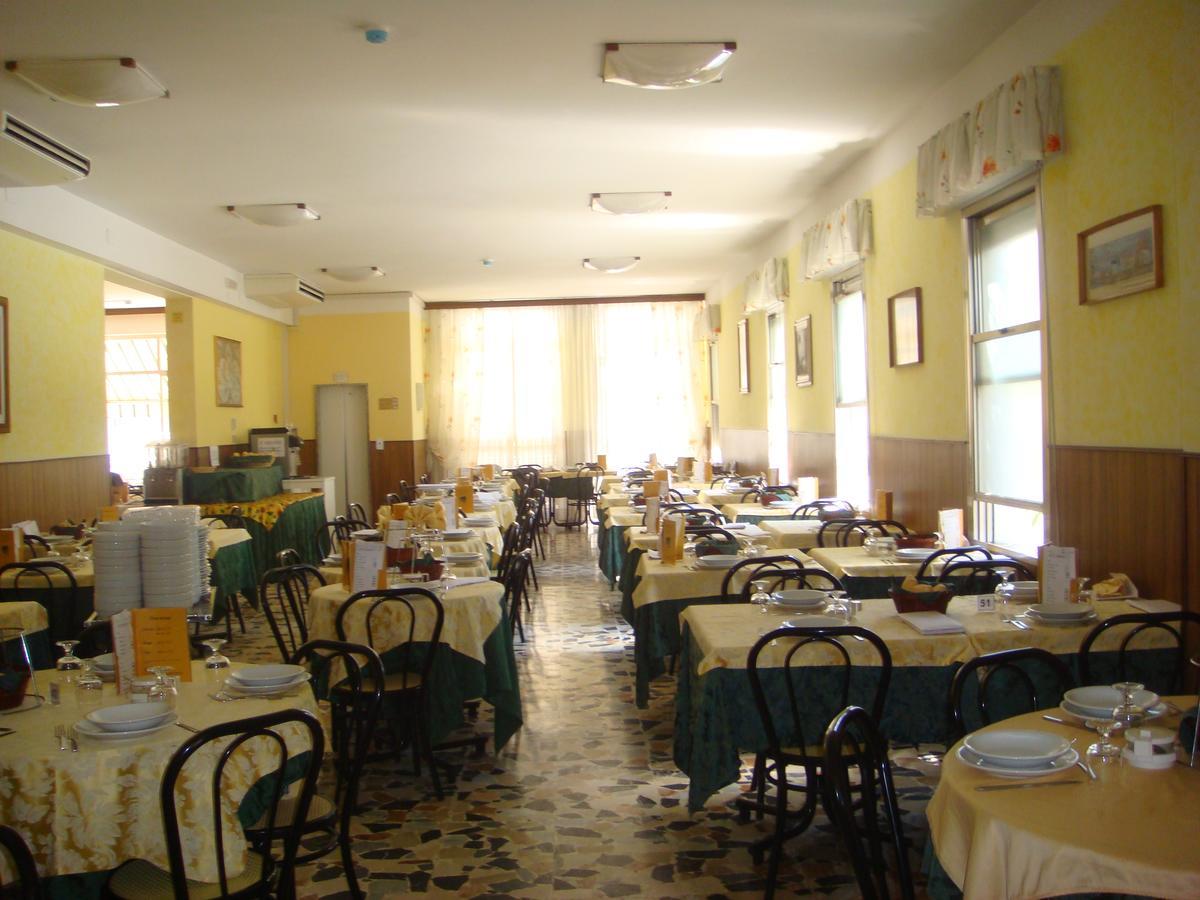 Hotel Moroni Rimini Luaran gambar