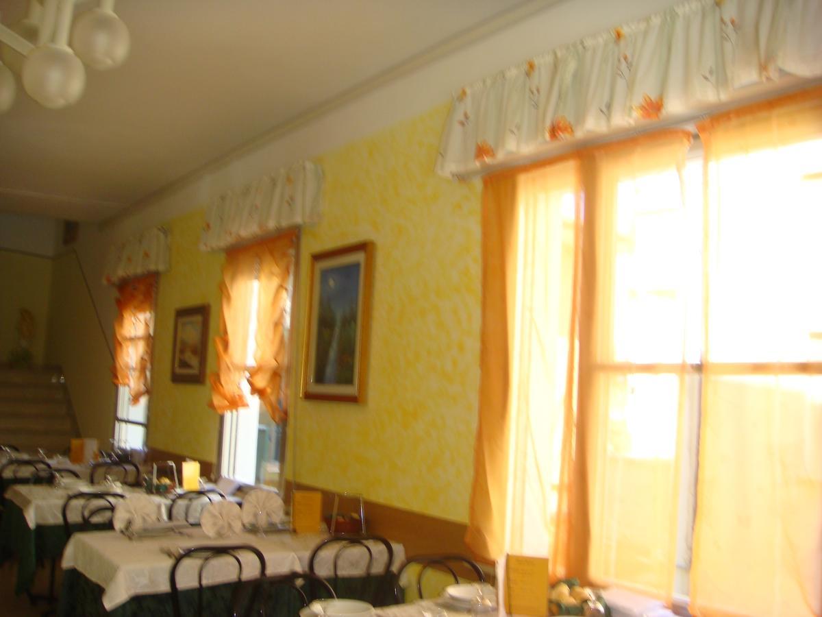 Hotel Moroni Rimini Luaran gambar