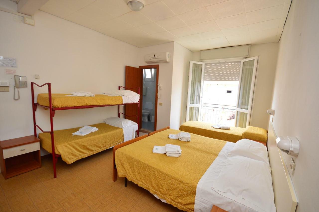 Hotel Moroni Rimini Luaran gambar