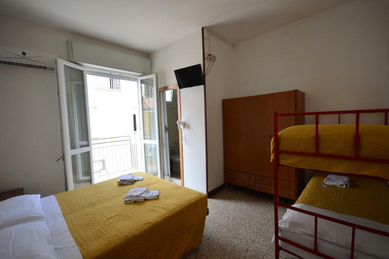 Hotel Moroni Rimini Luaran gambar